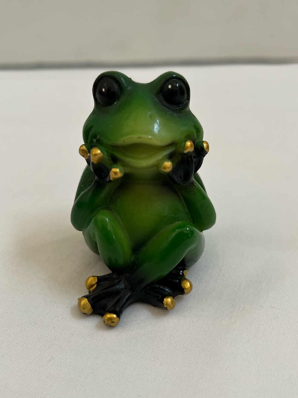 Frog Yoga Shelf Ornament Figurine Green Decorative Gold Toes Finger Nails